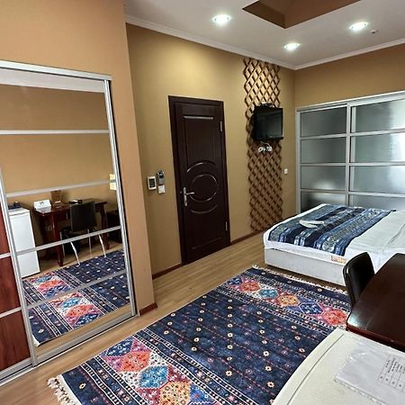 Tian-Shan Hotel Biskek Kültér fotó