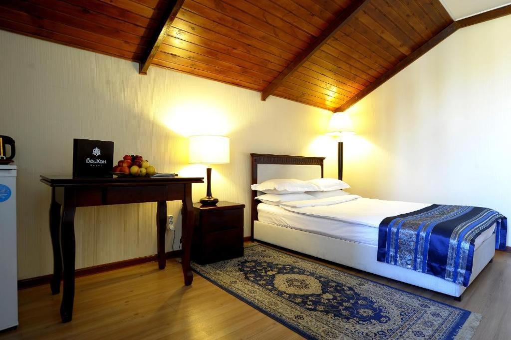 Tian-Shan Hotel Biskek Kültér fotó