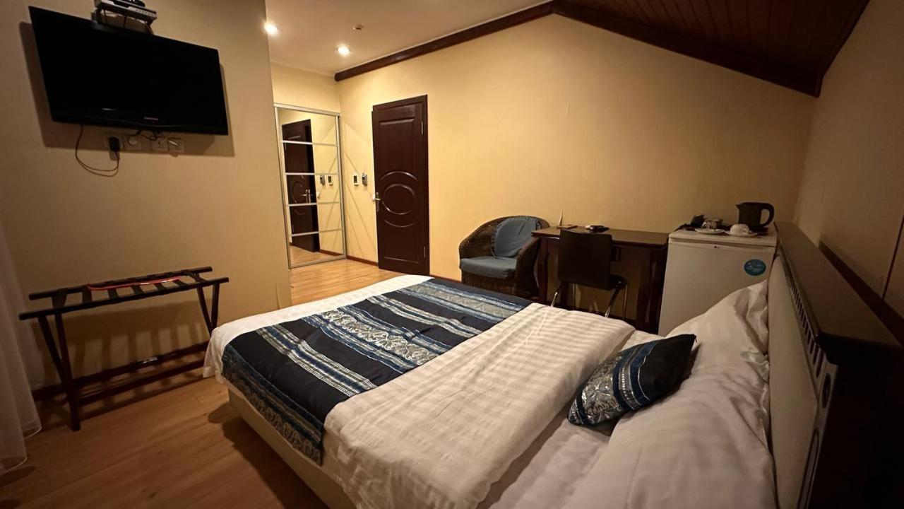 Tian-Shan Hotel Biskek Kültér fotó