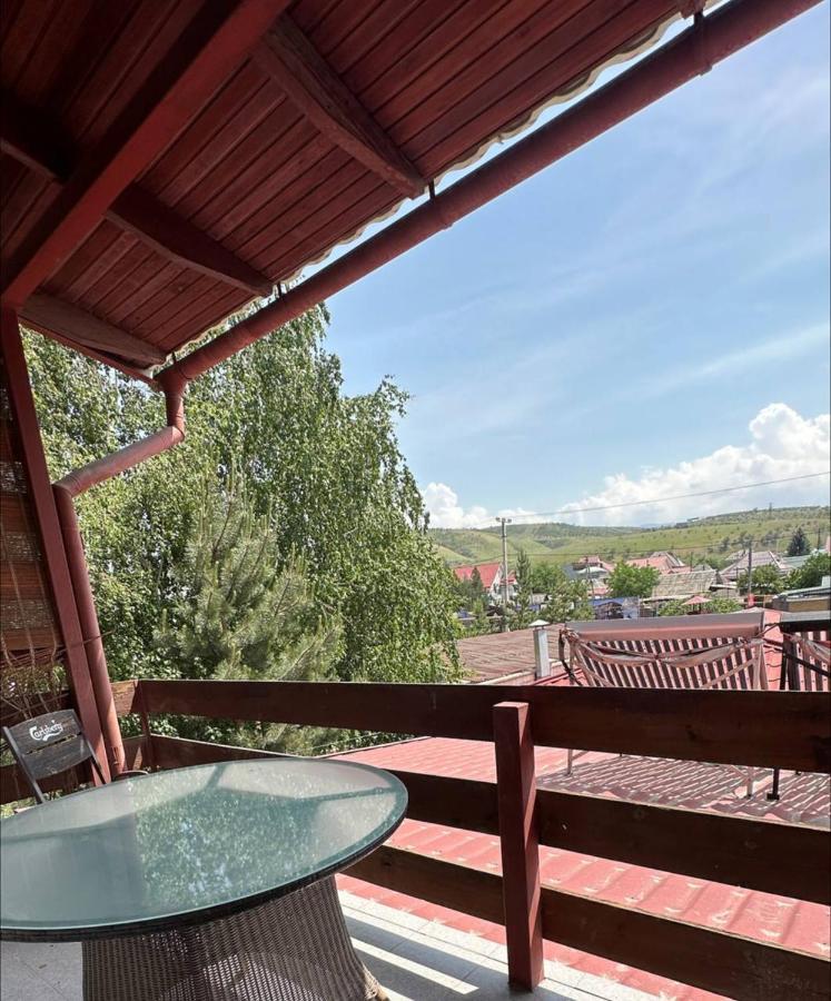 Tian-Shan Hotel Biskek Kültér fotó