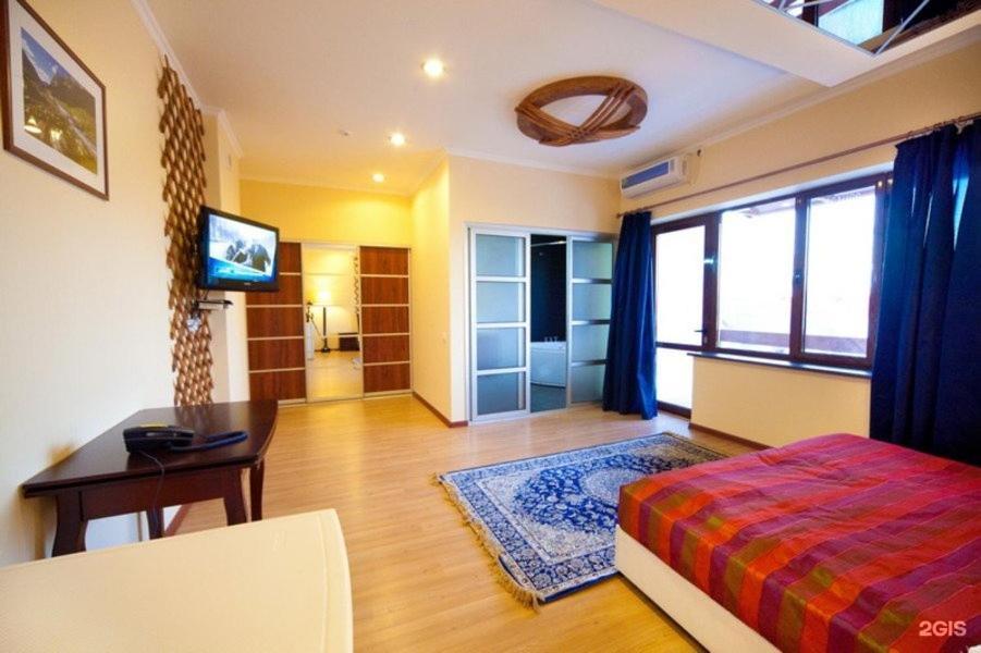 Tian-Shan Hotel Biskek Kültér fotó
