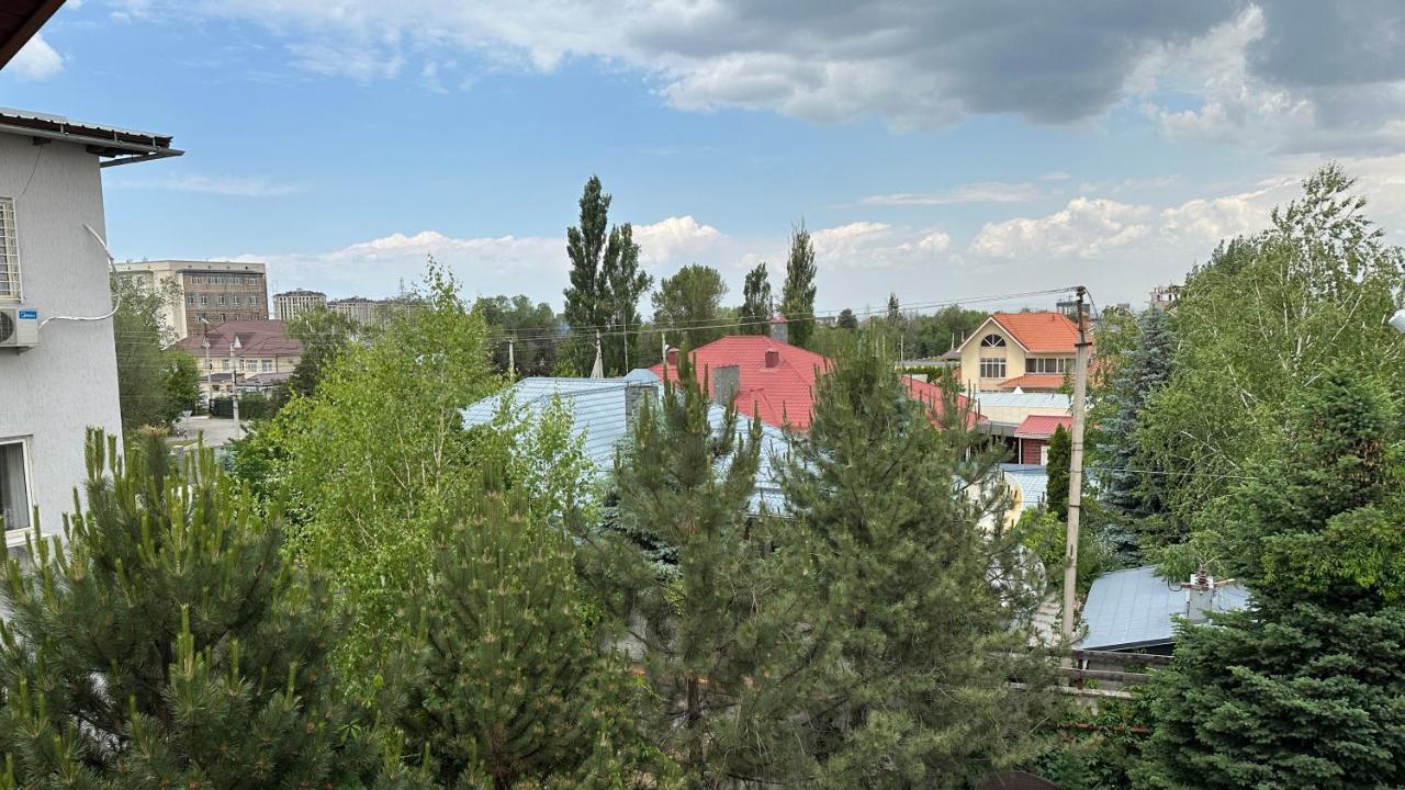 Tian-Shan Hotel Biskek Kültér fotó