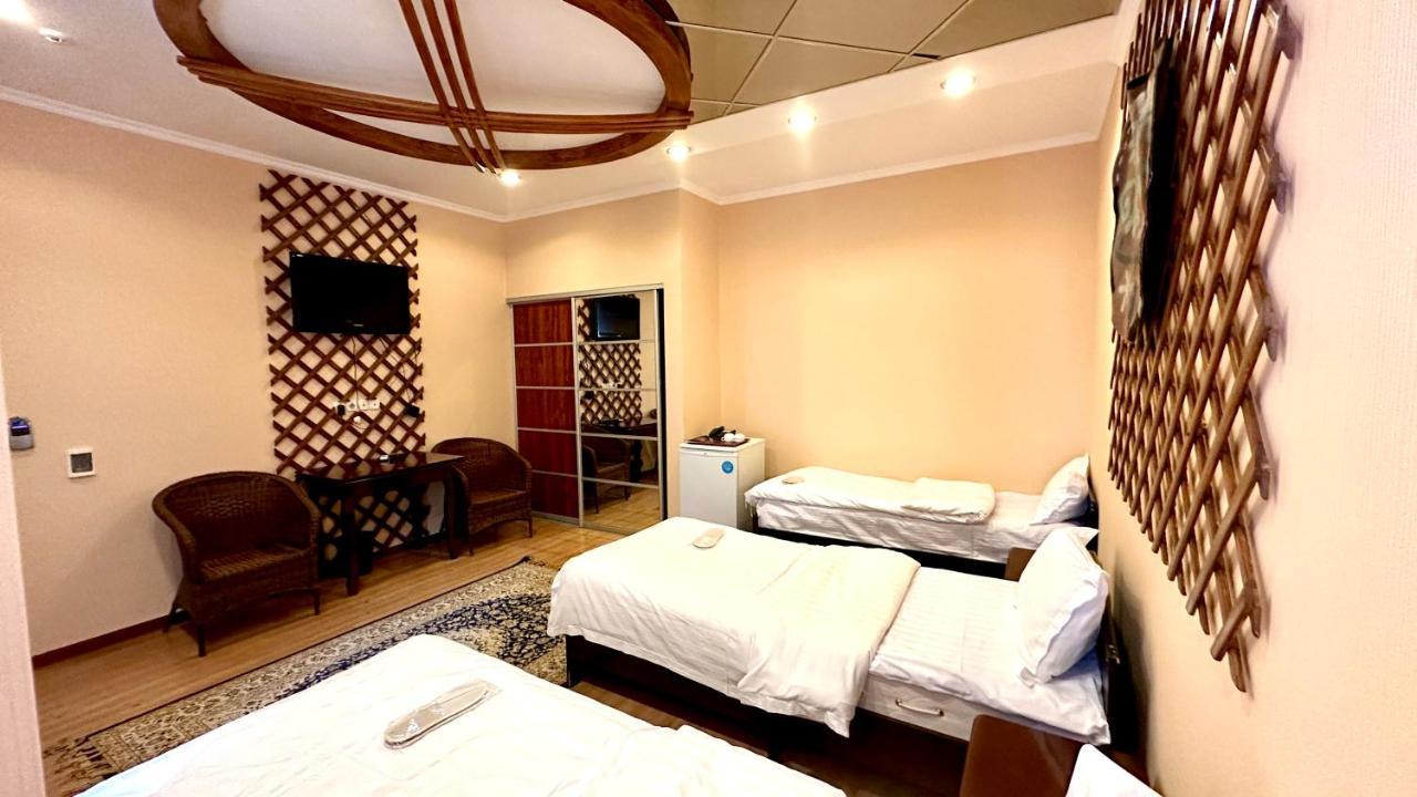 Tian-Shan Hotel Biskek Kültér fotó