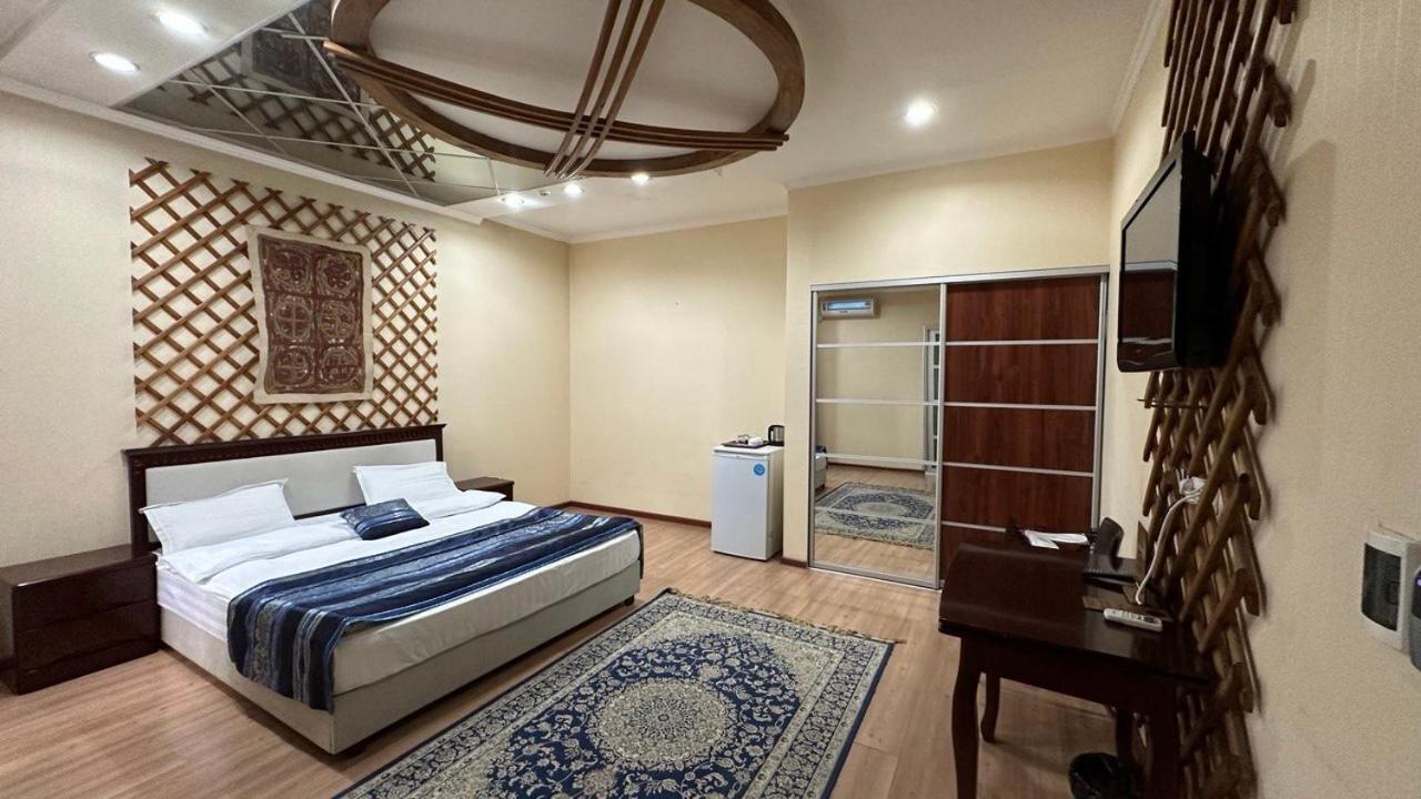 Tian-Shan Hotel Biskek Kültér fotó