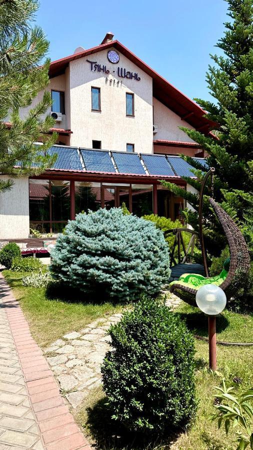 Tian-Shan Hotel Biskek Kültér fotó