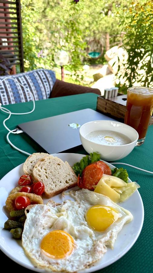 Tian-Shan Hotel Biskek Kültér fotó