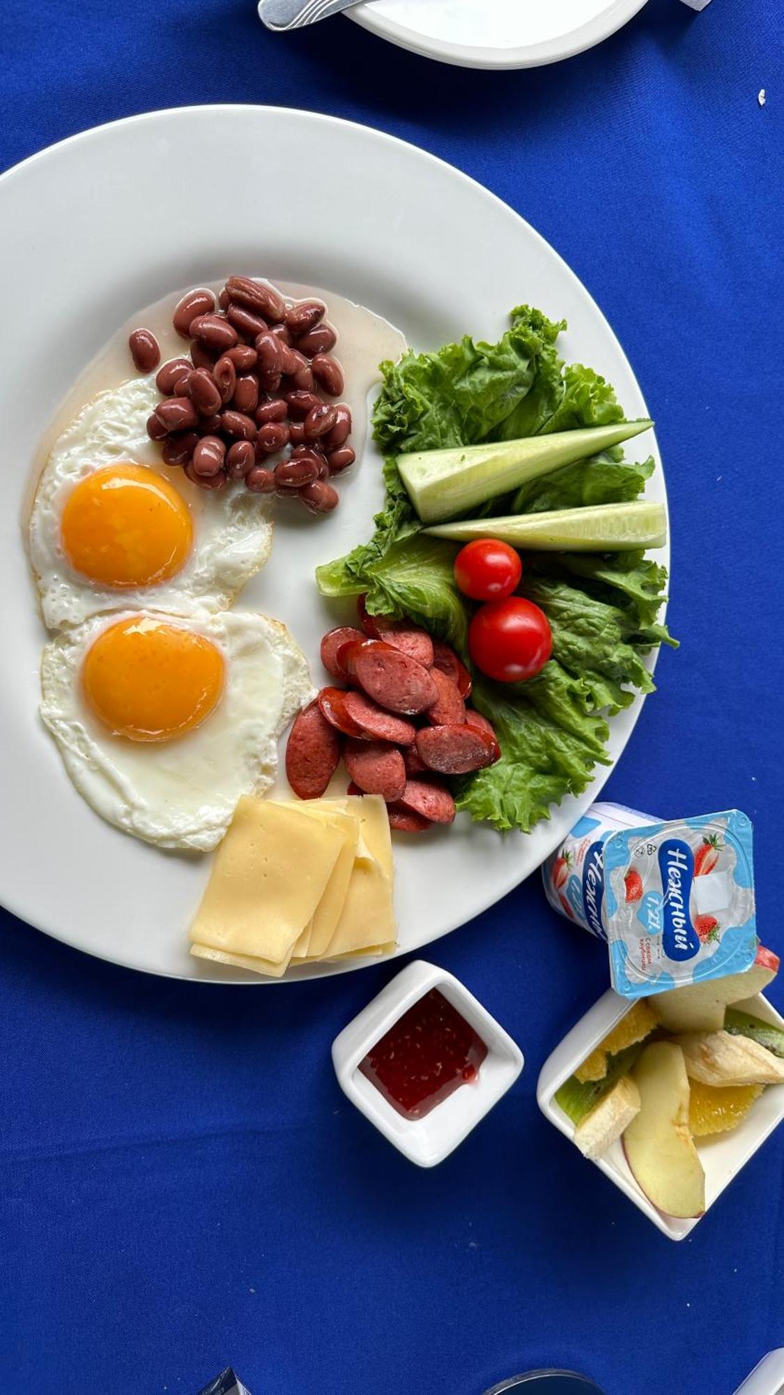 Tian-Shan Hotel Biskek Kültér fotó