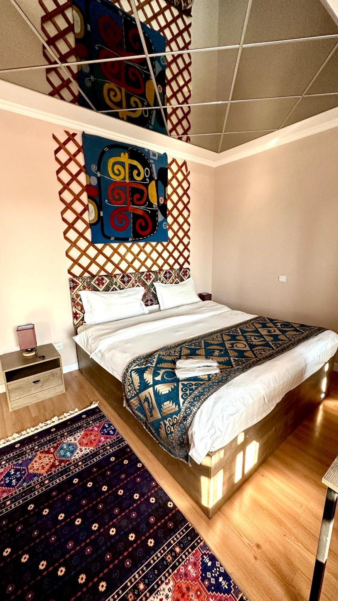 Tian-Shan Hotel Biskek Kültér fotó
