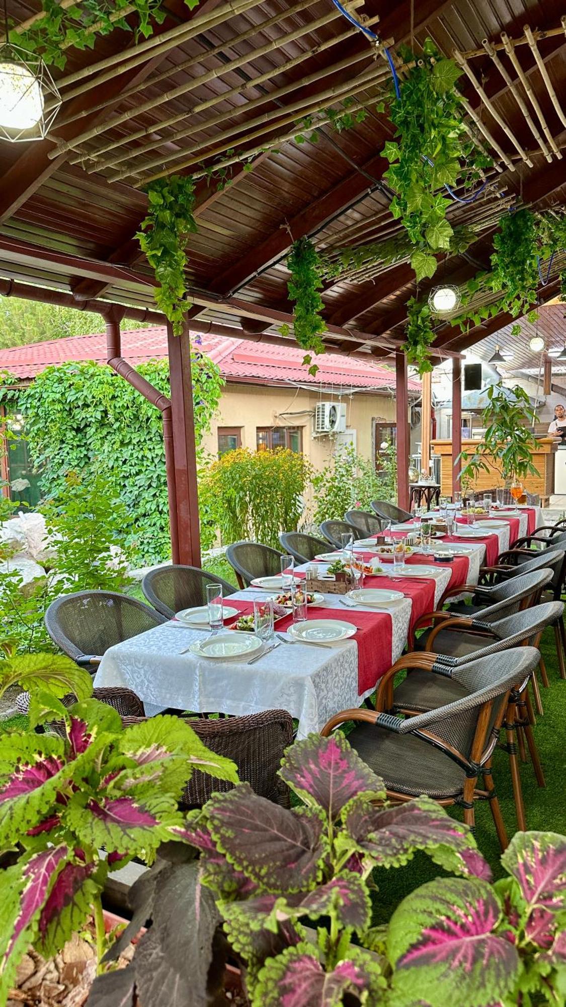 Tian-Shan Hotel Biskek Kültér fotó