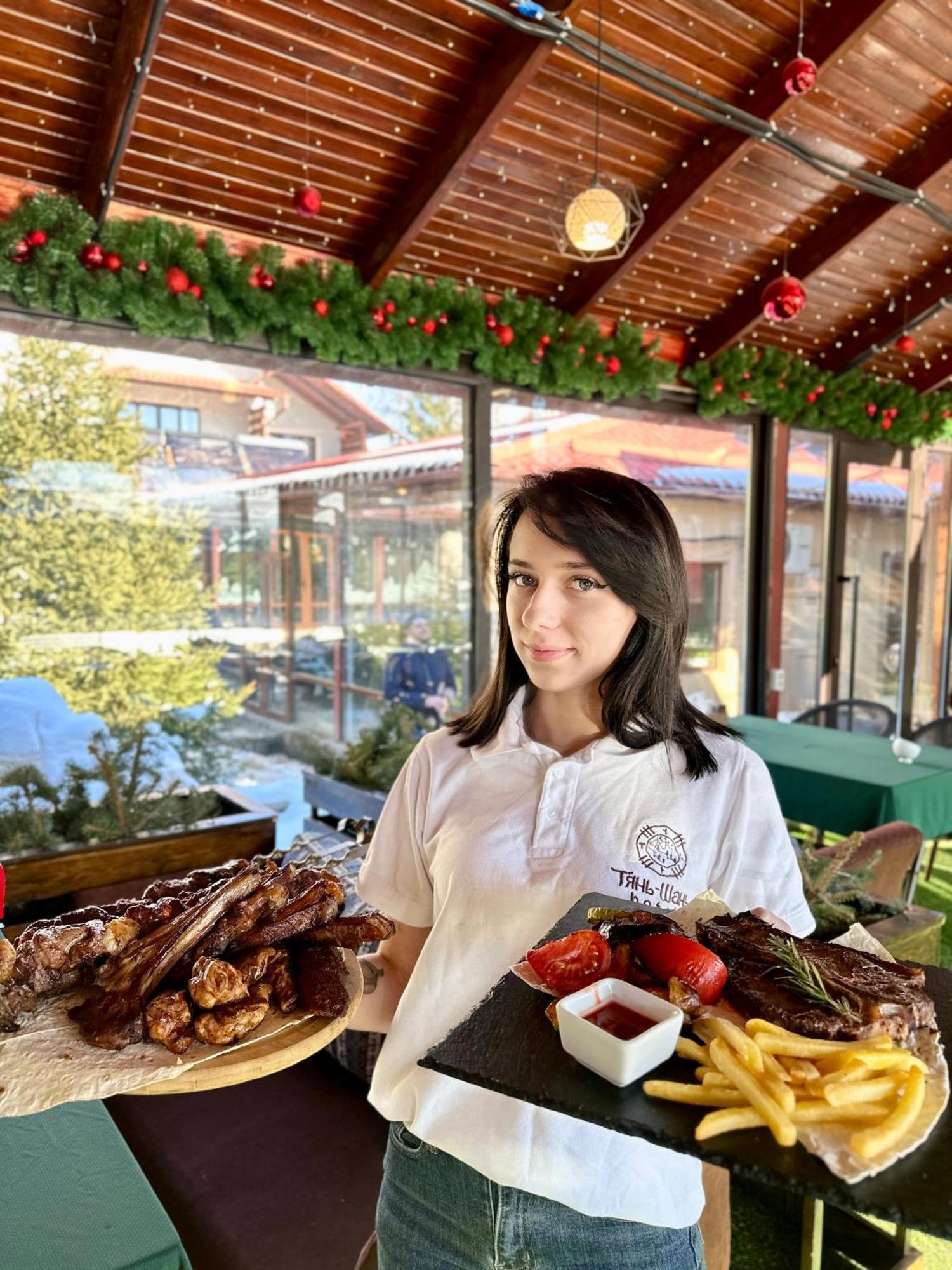 Tian-Shan Hotel Biskek Kültér fotó