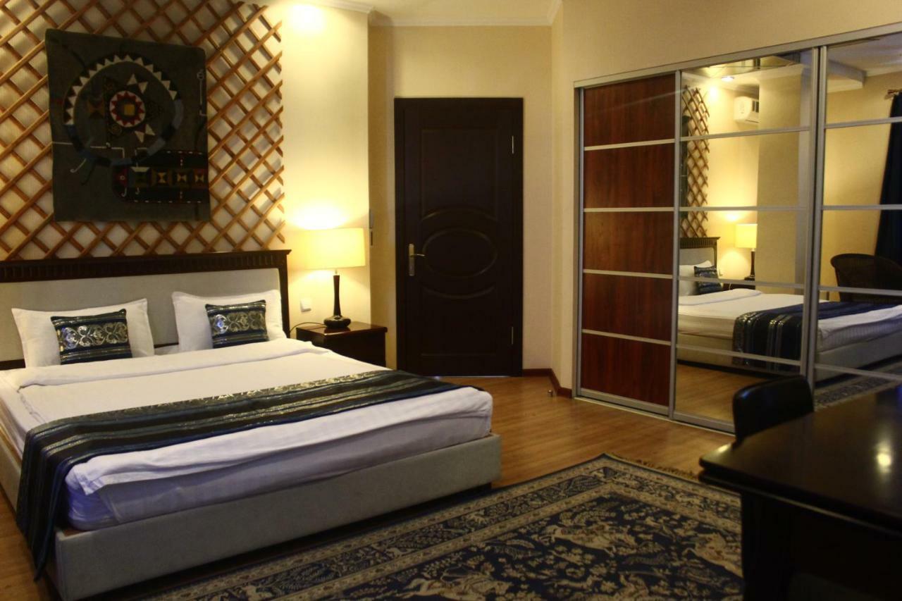 Tian-Shan Hotel Biskek Kültér fotó