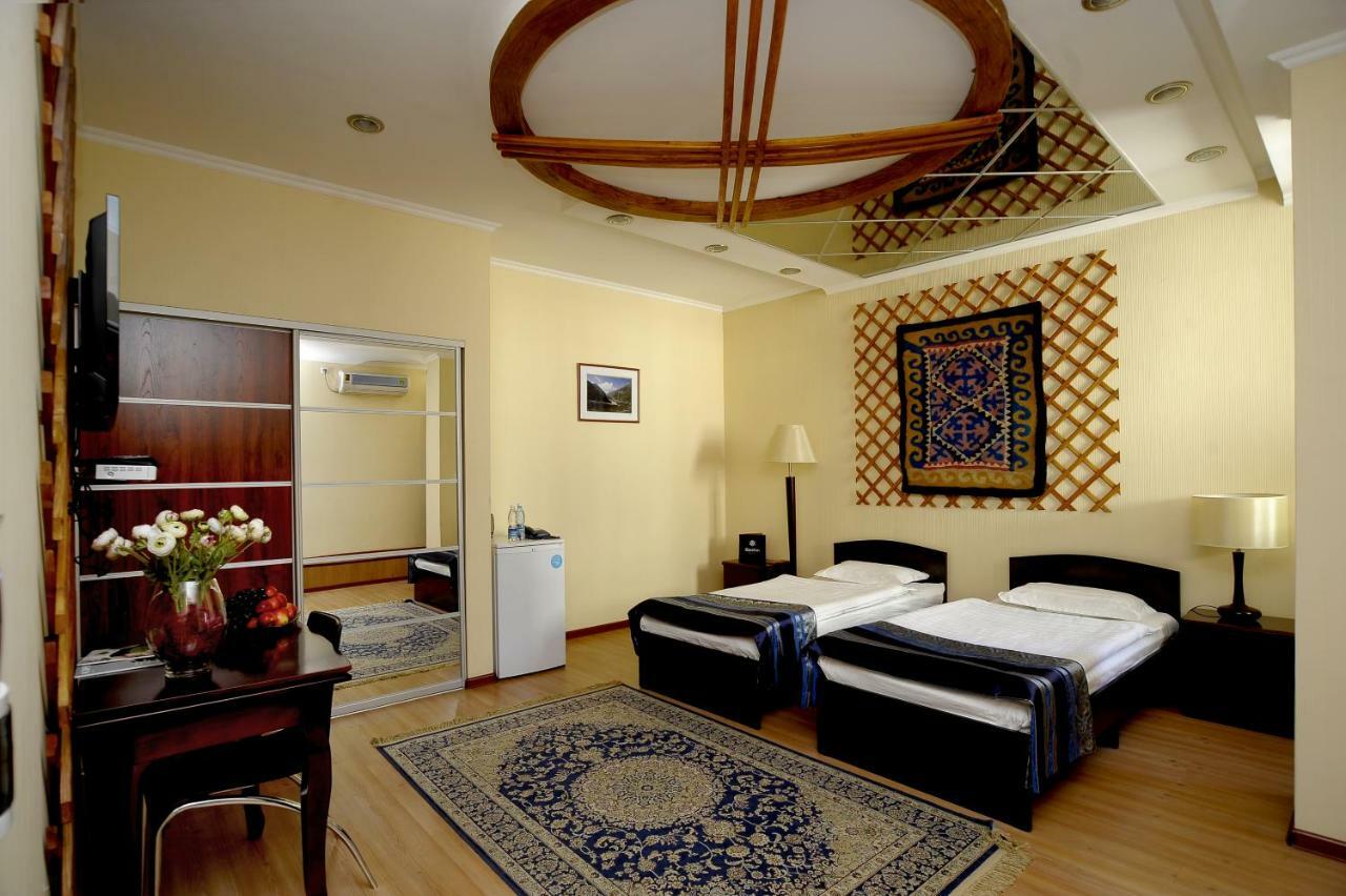 Tian-Shan Hotel Biskek Kültér fotó