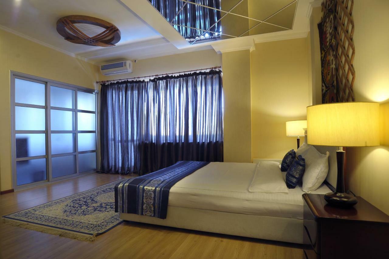 Tian-Shan Hotel Biskek Kültér fotó