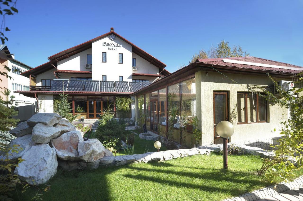 Tian-Shan Hotel Biskek Kültér fotó