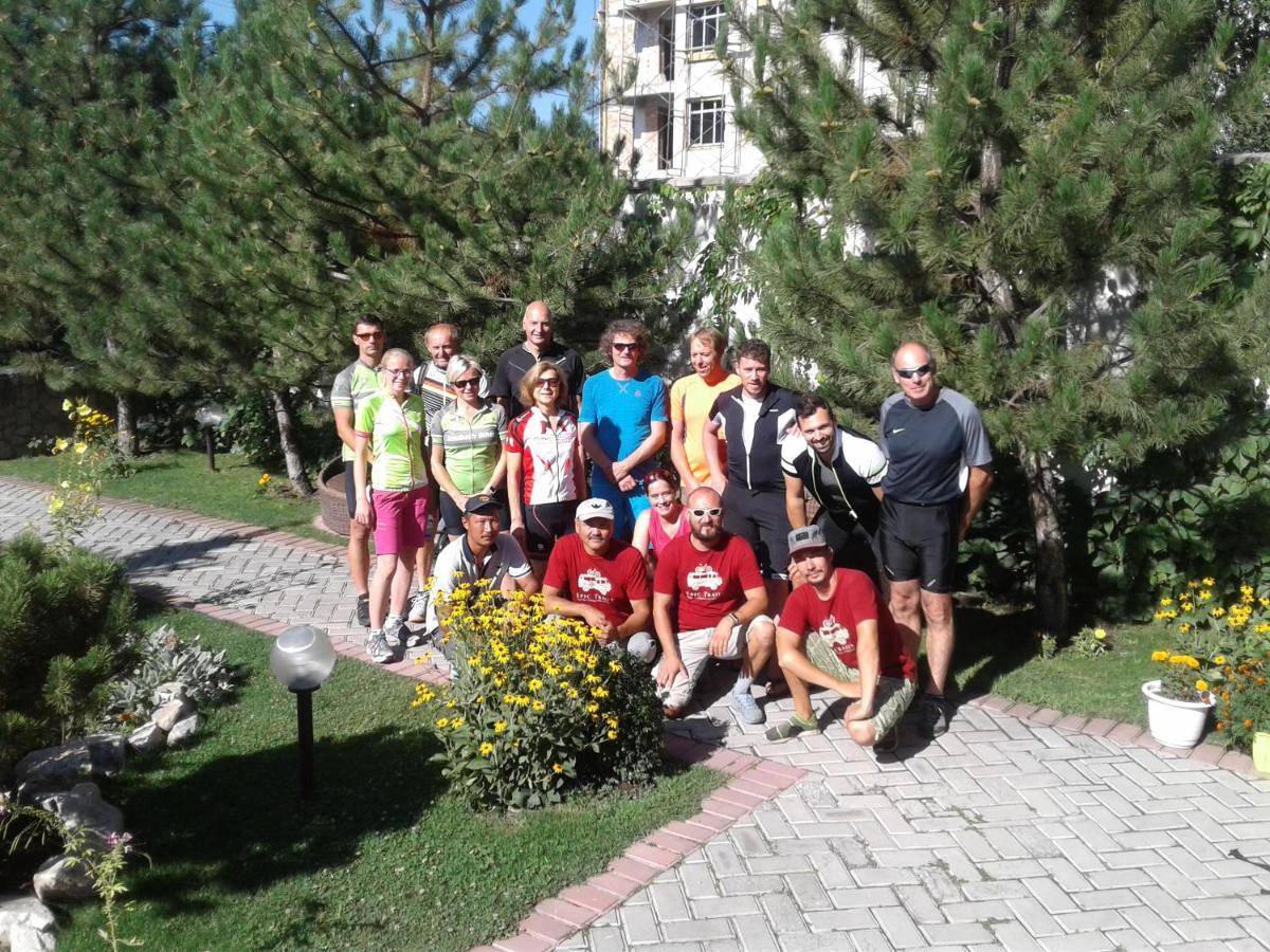 Tian-Shan Hotel Biskek Kültér fotó