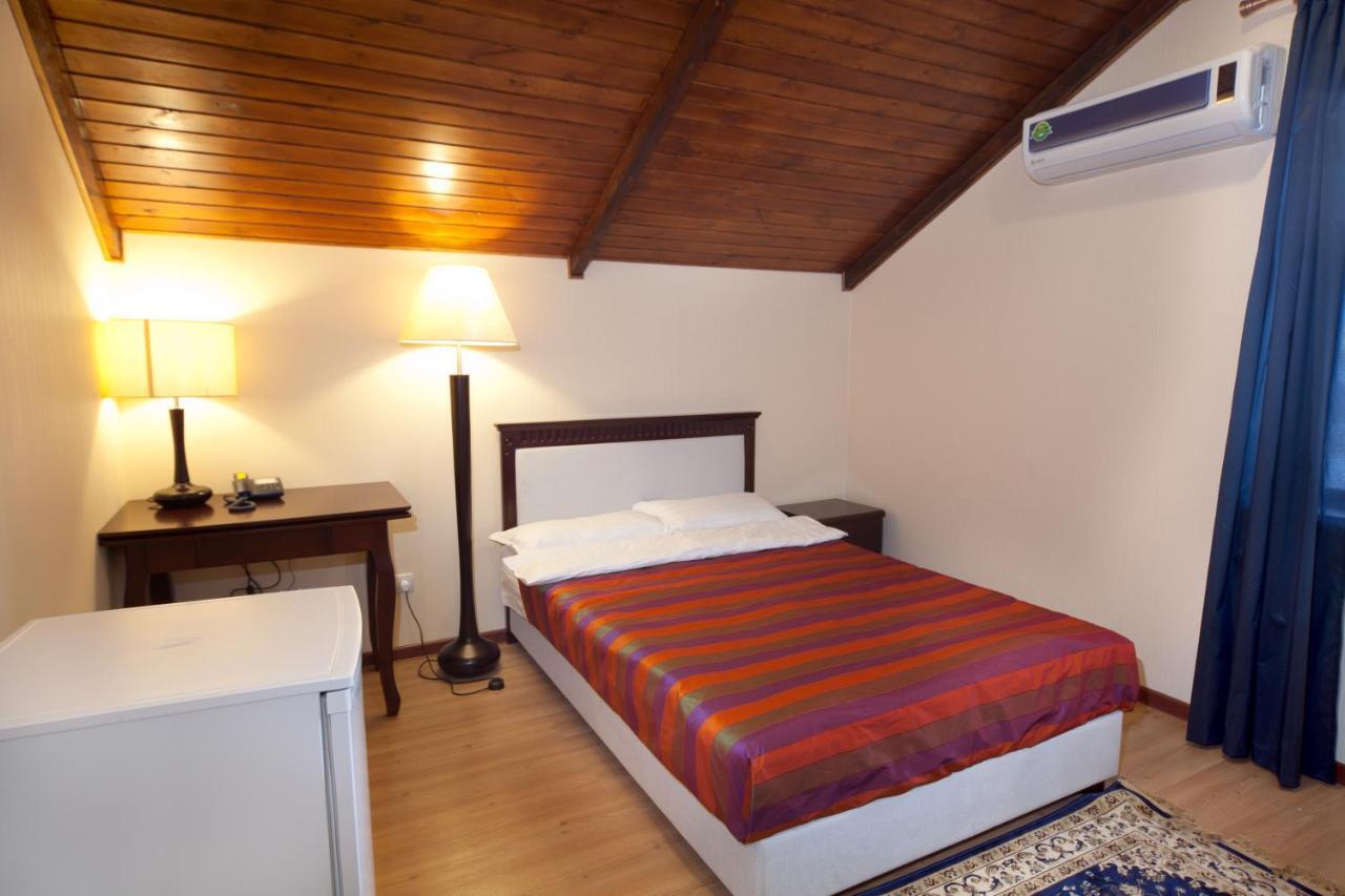 Tian-Shan Hotel Biskek Kültér fotó